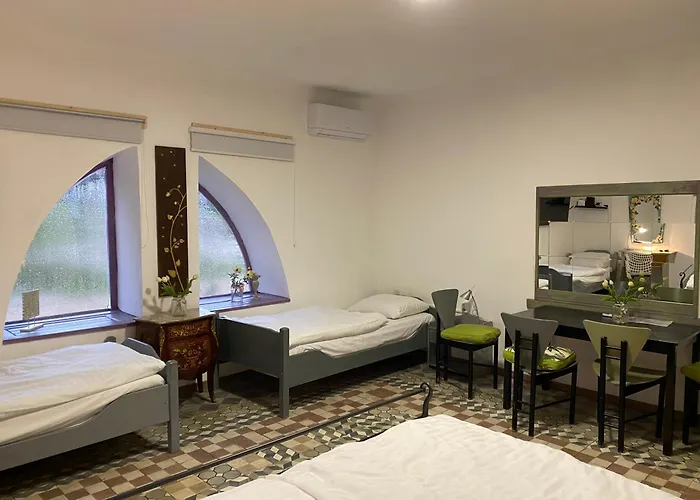 Janus Country Site Arpad-haz *